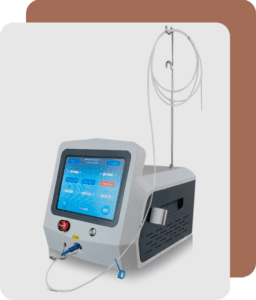 Equipamento de laser de diodo para tratamentos proctológicos minimamente invasivos